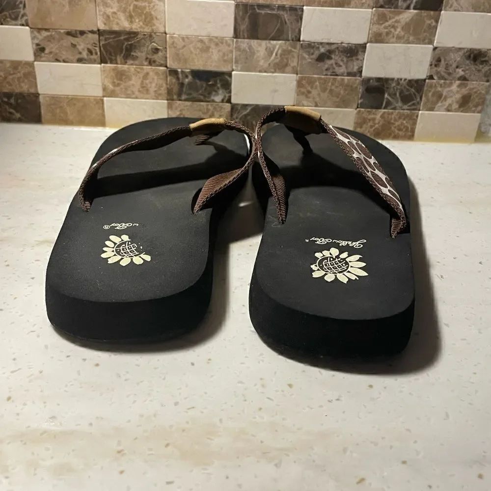 Yellow Box flip Flops  - Picture 4 of 4